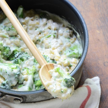 Stovetop White Cheese Macaroni and Cheese with Broccoli